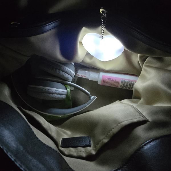 Μενταγιόν LED για σακίδια, τσάντες και κλειδιά με ενεργοποίηση αφής | HEARTIGLO